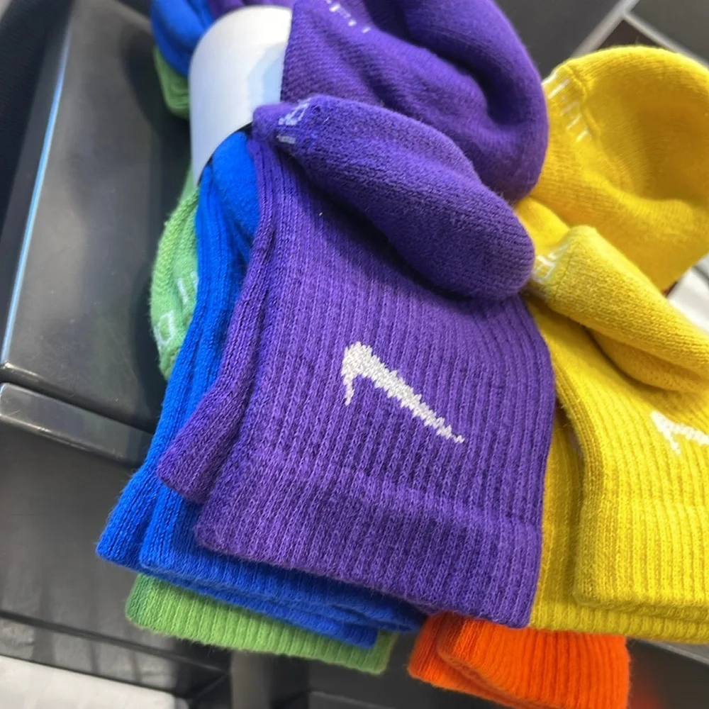 Nike Everyday Plus Cushioned
Training Crew Socks (6 Pairs) - Picture 10 of 16